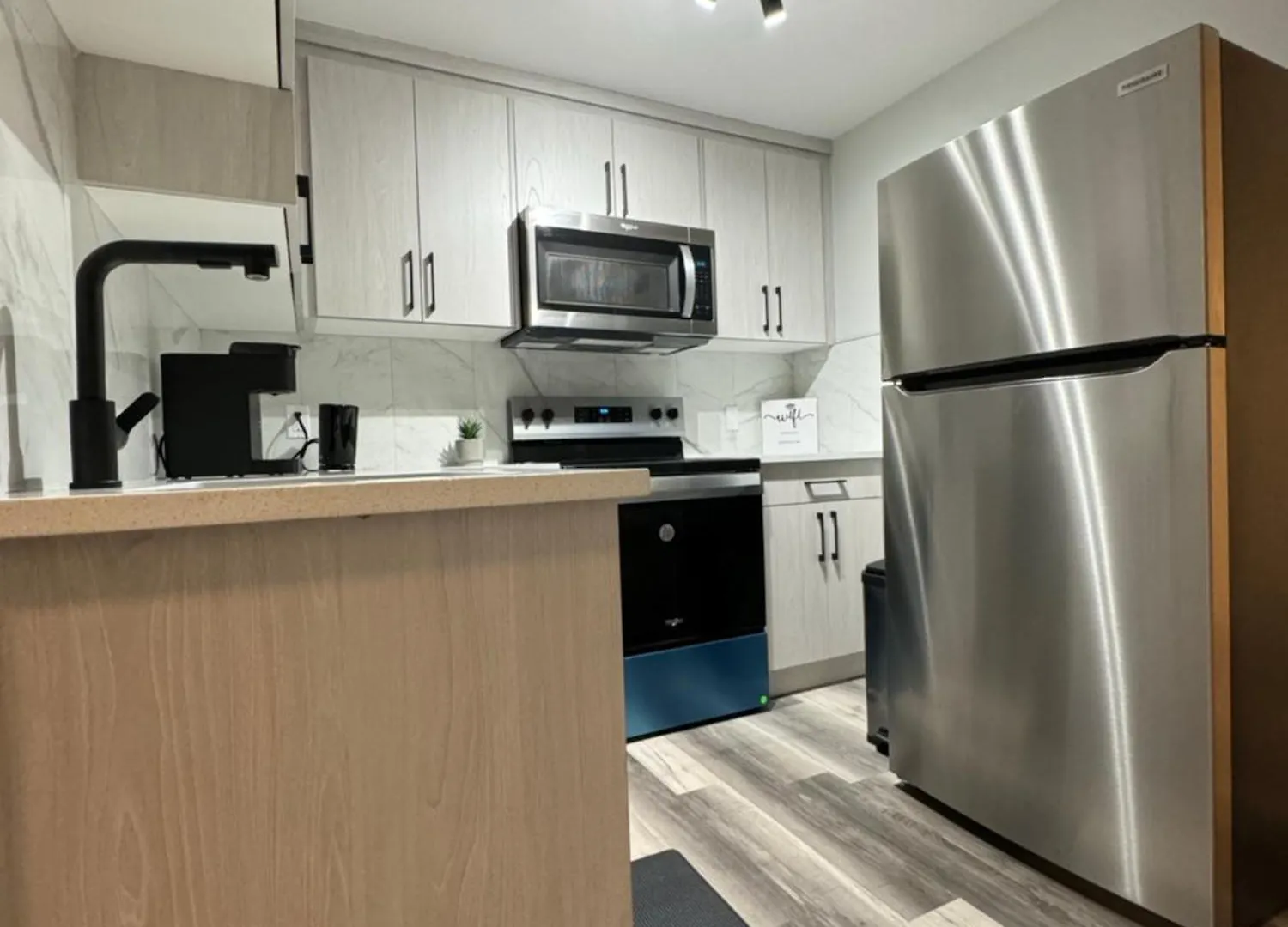 Modern 2 Bedroom Suite YYC Apartman