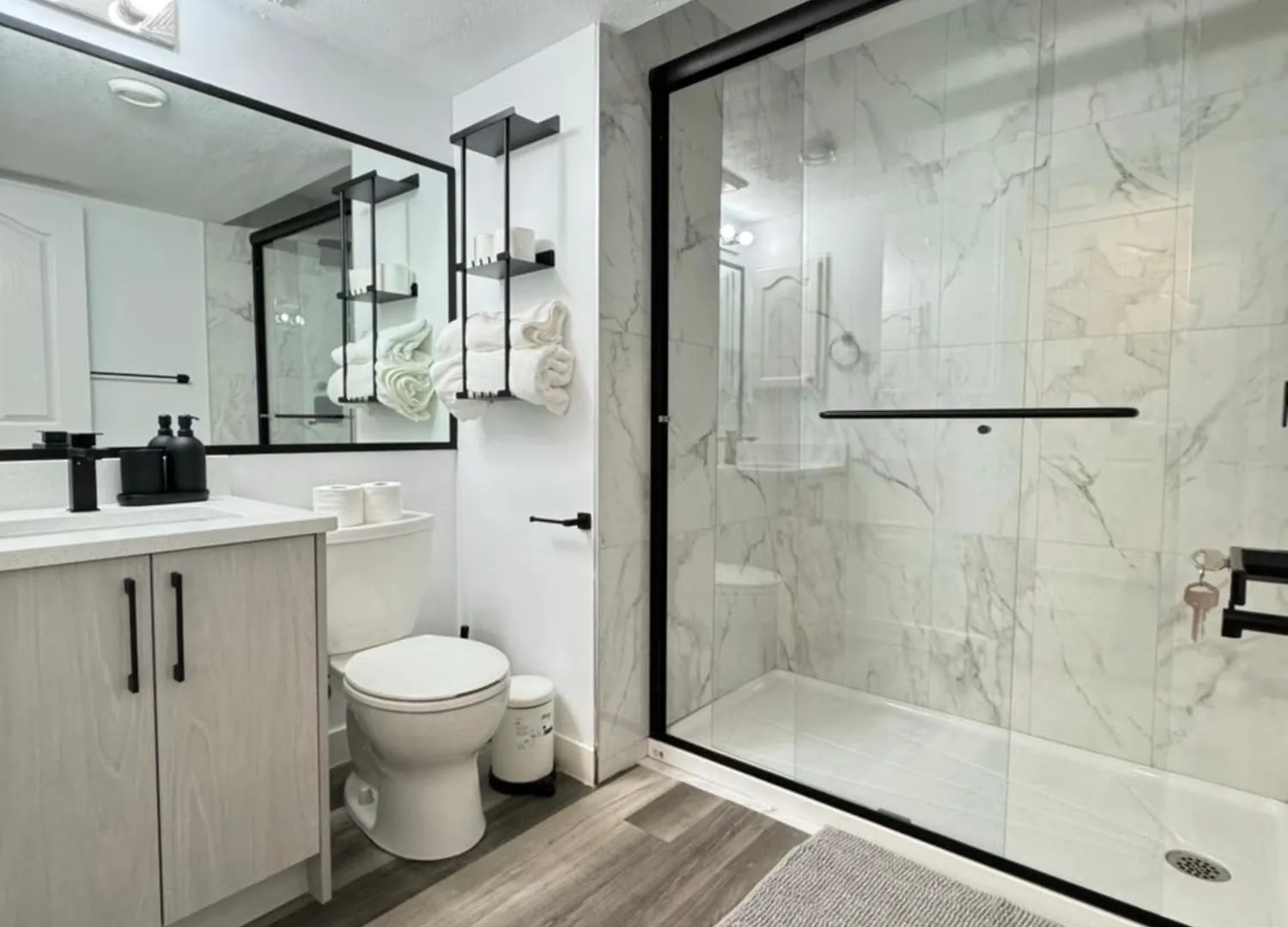 Modern 2 Bedroom Suite YYC 0*,