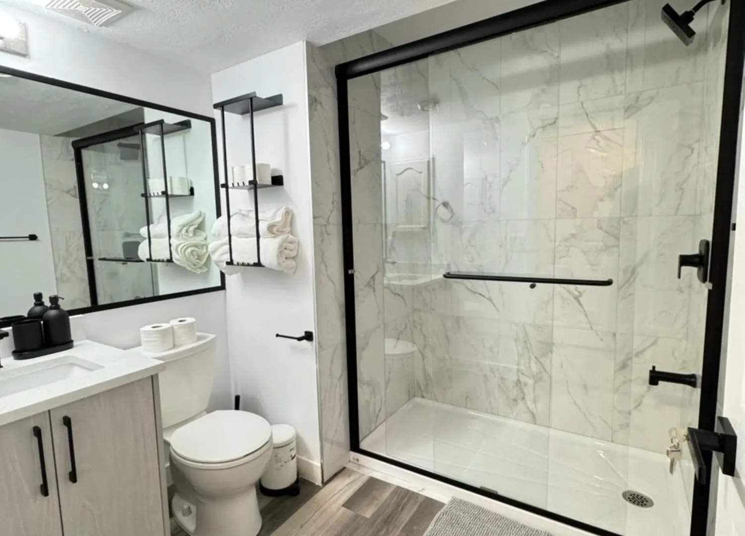 Apartman Modern 2 Bedroom Suite YYC